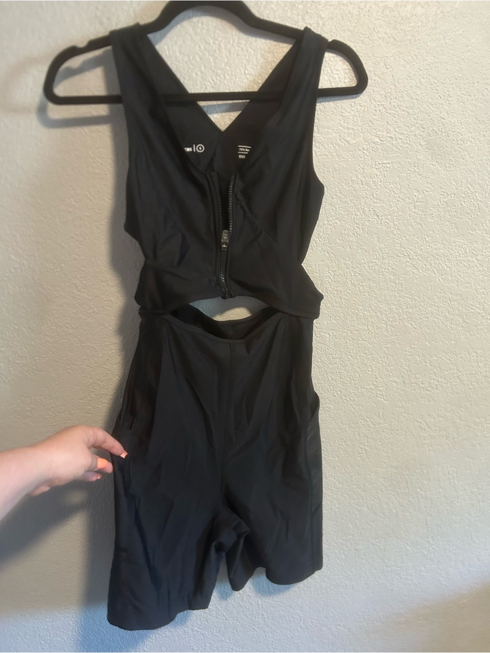 Outdoor voices SplashKnit 6" Bodysuit in black ASO Hailey
Bieber - Picture 4 of 10